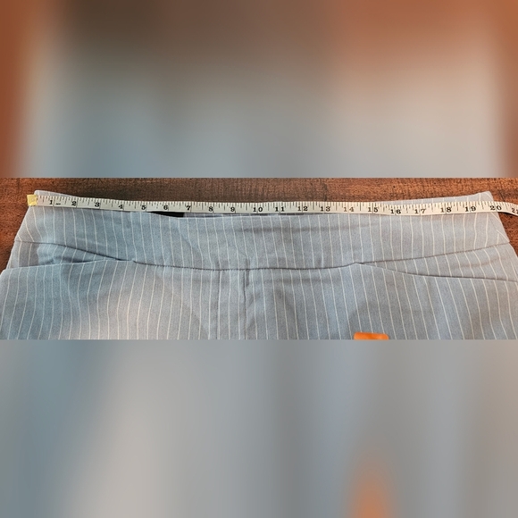 Hilary Radley Women's Mid Rise Bermuda Blue White Shorts 9" Inseam Size XXL NWT - Picture 10 of 12